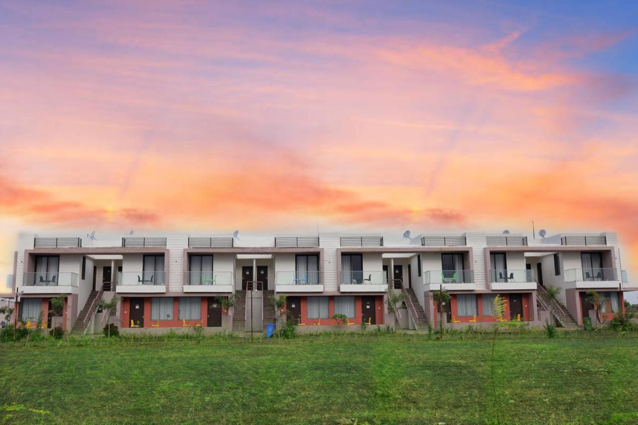 Leena Resort Garudeshwar Exterior foto